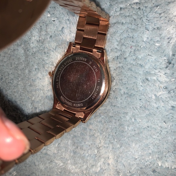 Diamond rose gold Michael kors watch - Picture 4 of 4